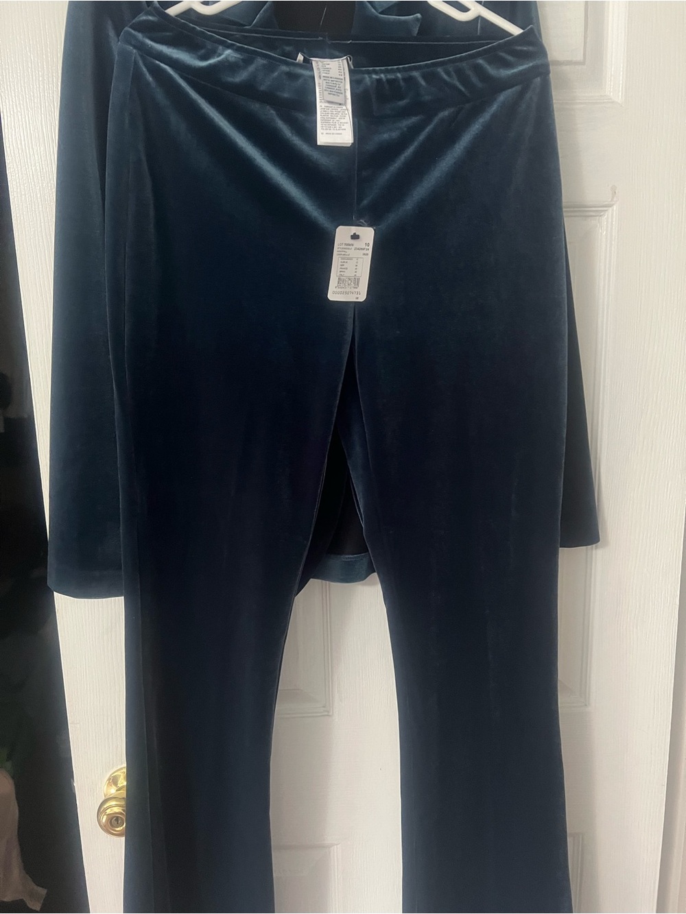 Suits - Picture 3 of 7